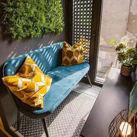 Happy Loft - Colorful Industrial Studio, Fast Internet, Near Main Station דירה בודפשט